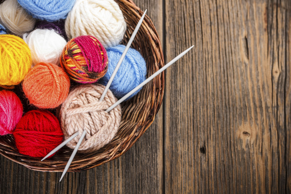 Dzierganie na drutach – pomysł na wolny czas