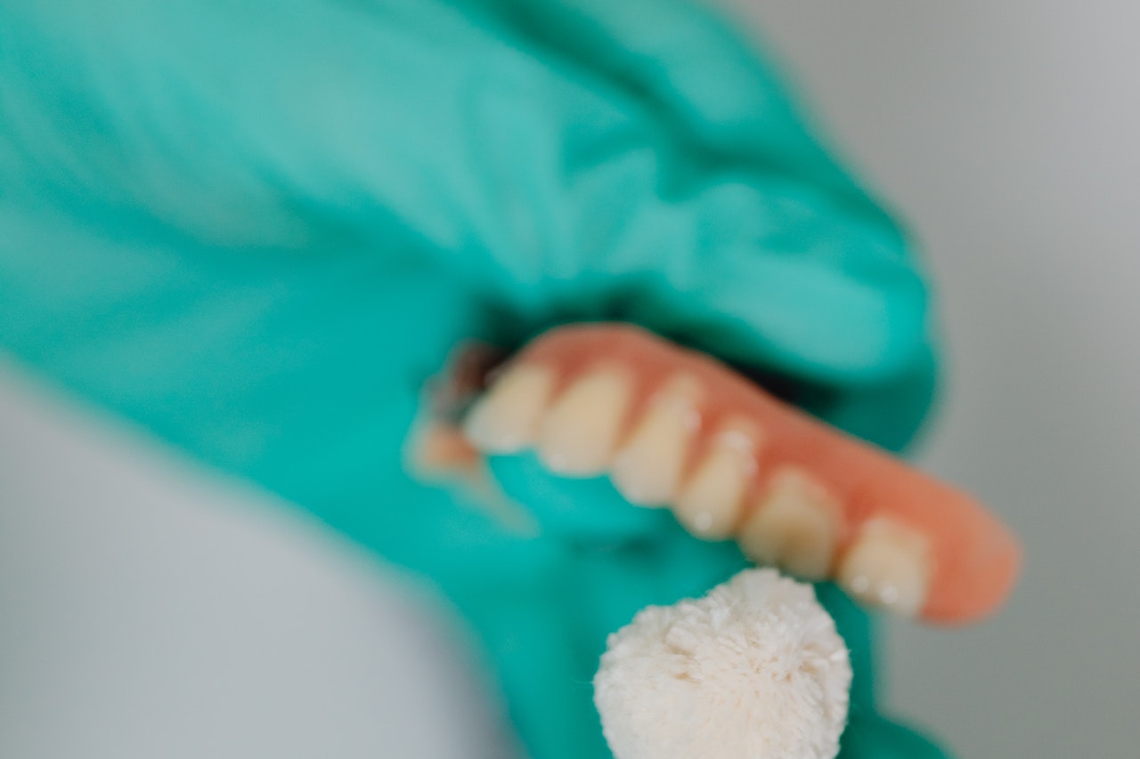 Jakie są rodzaje protez zębowych?